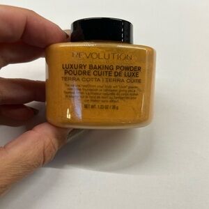 Revolution Luxury Baking Powder in Warm Orange